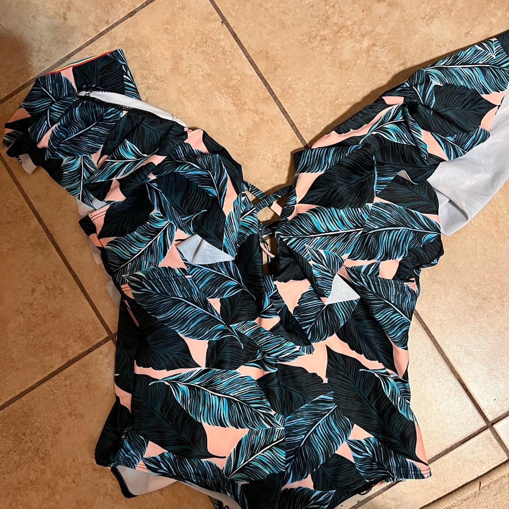 Ladies large NWT swimsuit one piece